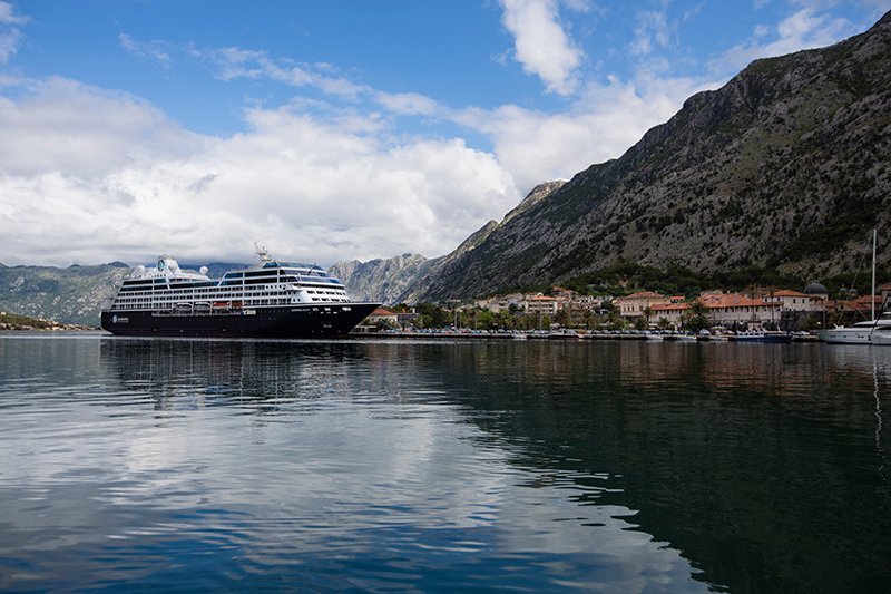 Azamara Onward Gemisi